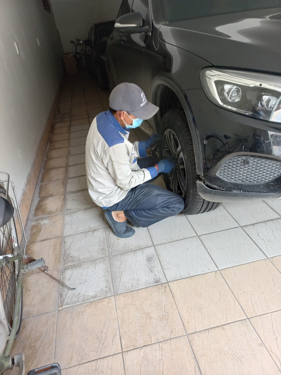 Cứu hộ vá vỏ chuyên nghiệp tại Bình Thạnh