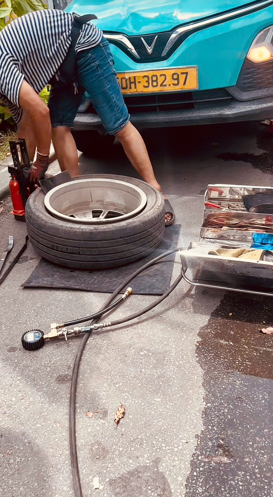 Cứu hộ lốp xe hơi tận nơi Sài Gòn