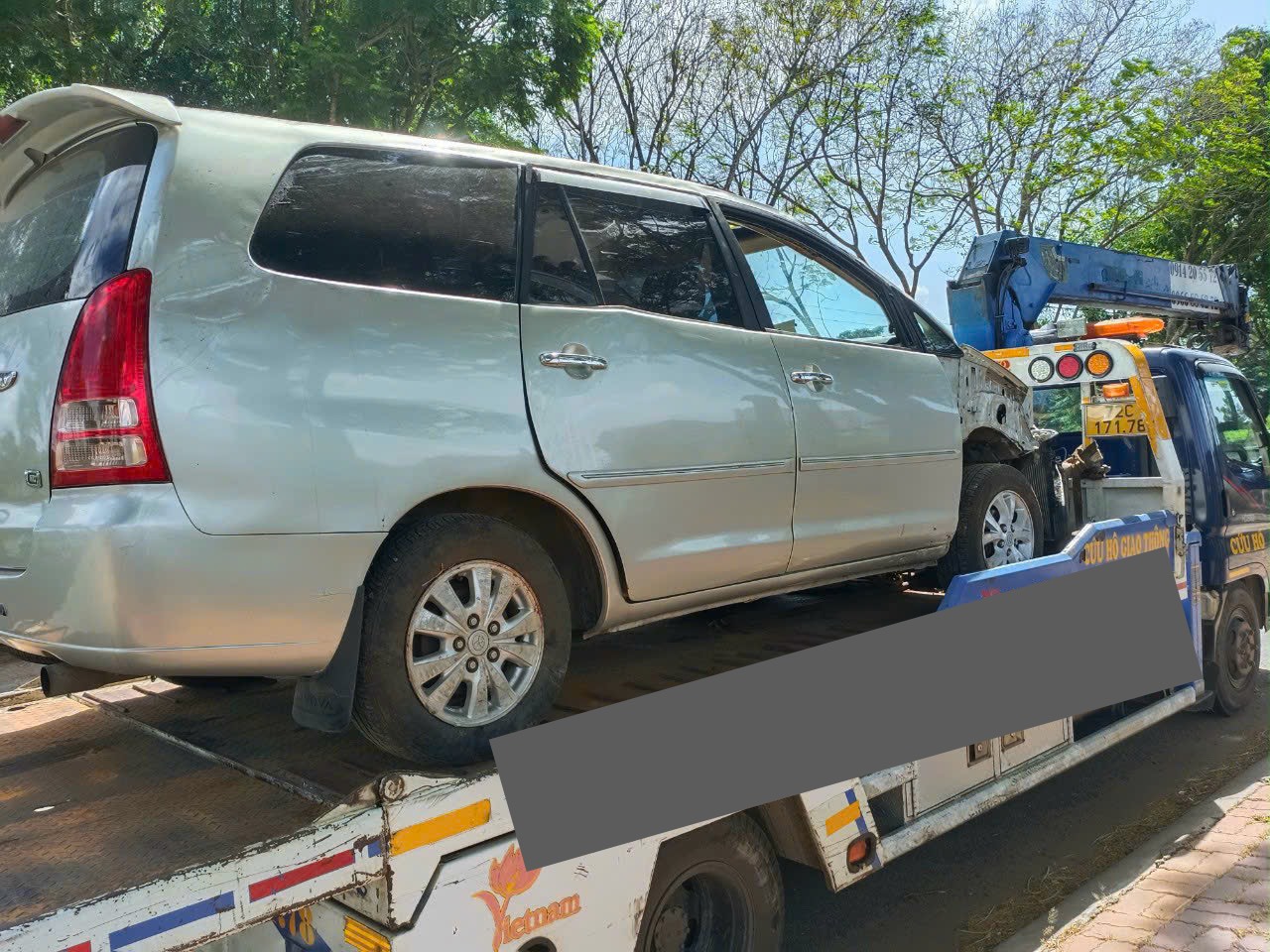 kéo xe ô tô garage