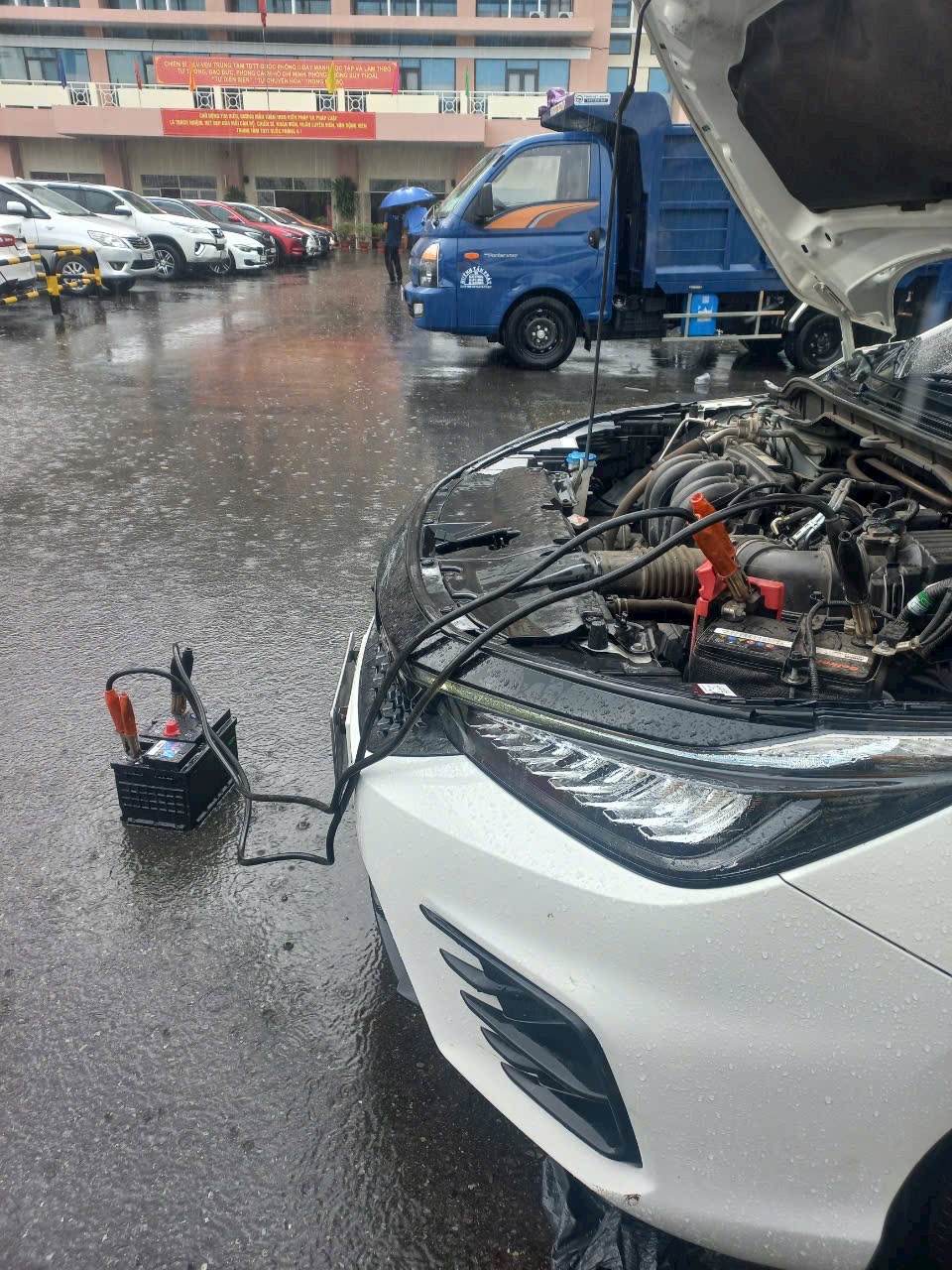 cứu hộ xe hết bình Sài Gòn