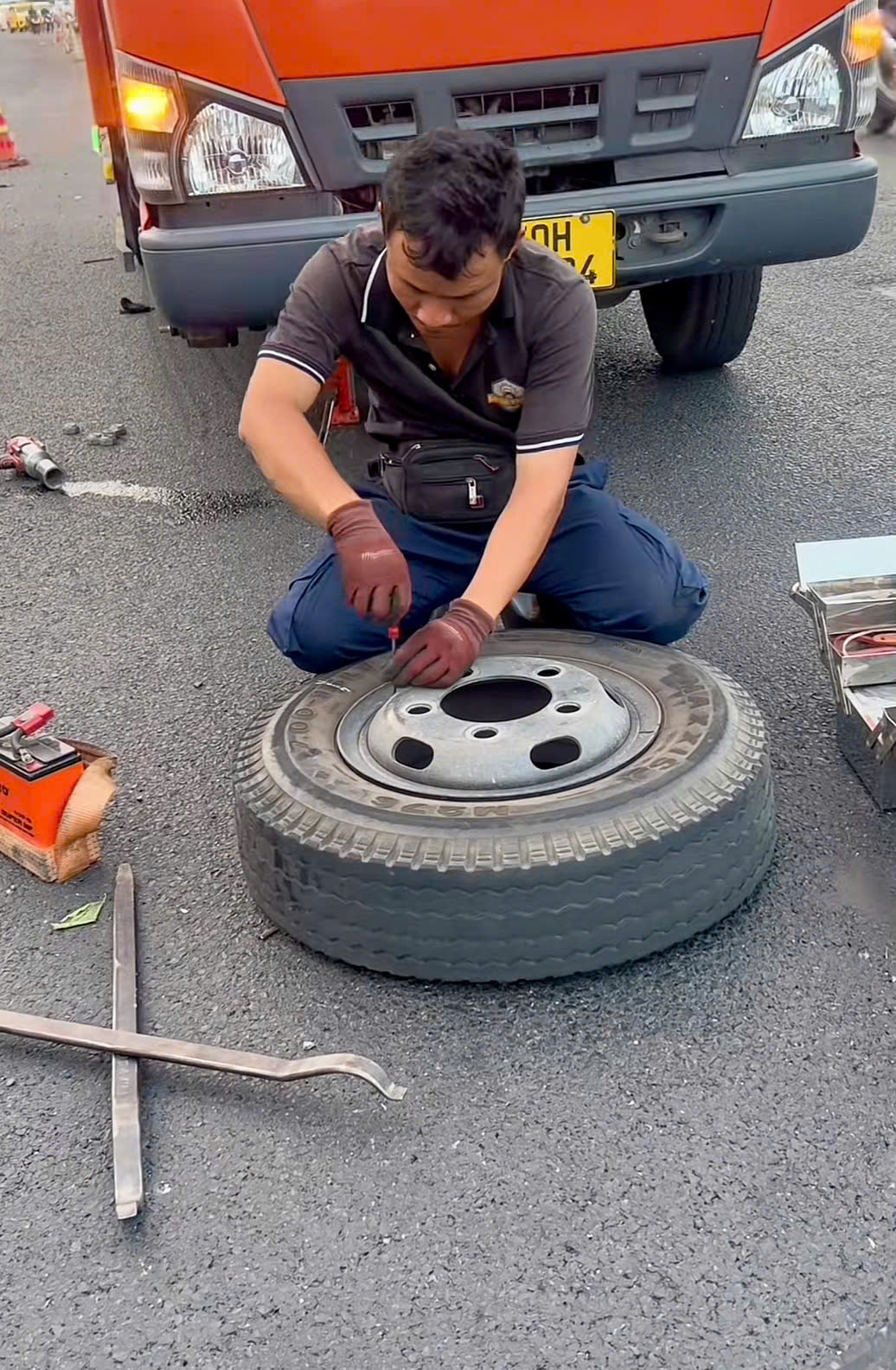 cứu hộ xe ô tô chết máy giữa đường
