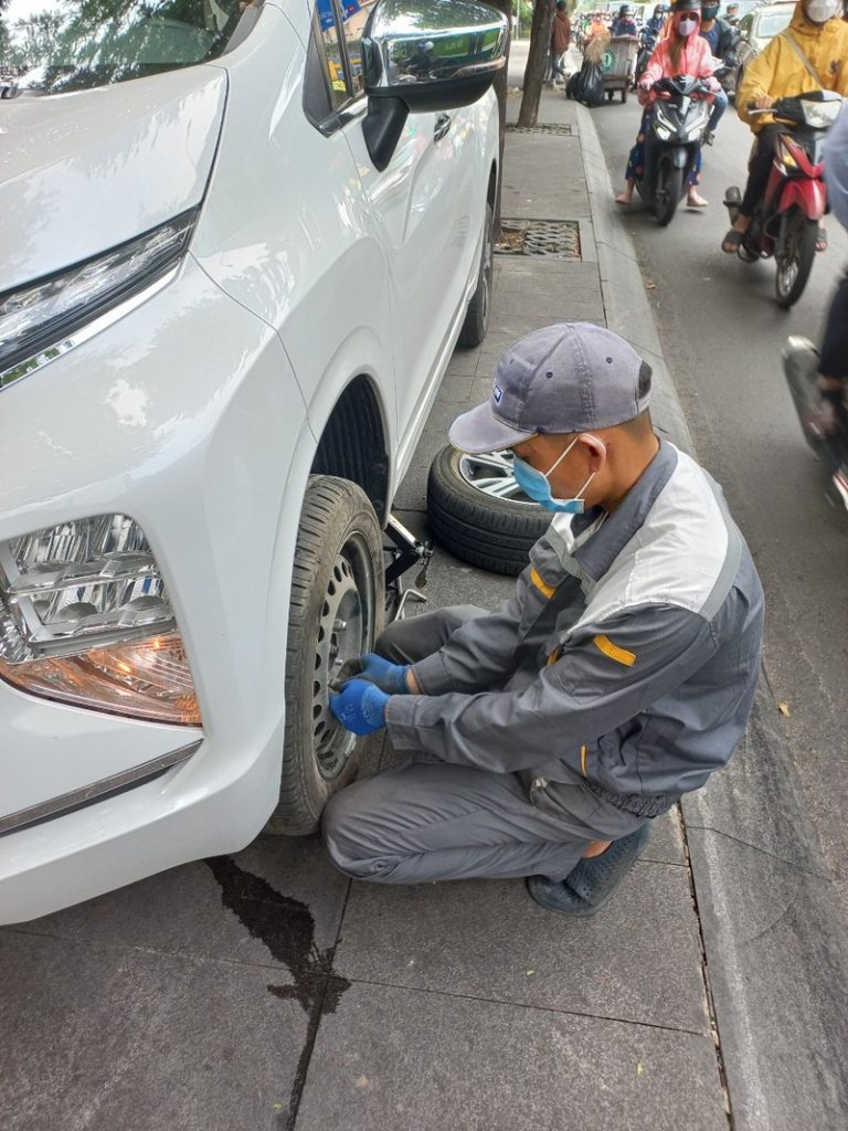 Cứu hộ lốp ô tô nhanh chóng